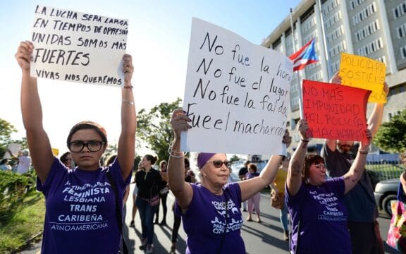 Manifestación de la Colectiva Feminista en Construcción frente al Cuartel General de la Policía contra la violencia de género