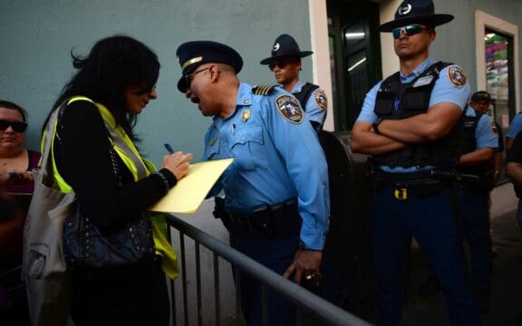 La abogada Mariana Nogales durante el Plantón 23N frente a La Fortaleza