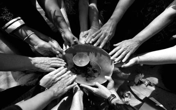 Mujeres que abrazan la mar, Vacía Talega, Piñones
