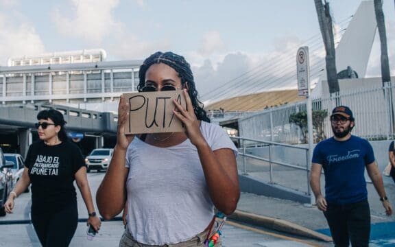 Imagen de protesta por renuncia de Ricardo Rosselló (Mari Blanca Robles)
