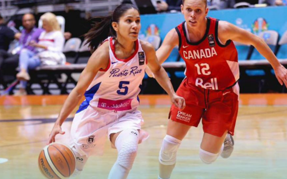 Pamela Rosado en juego ante Canadá en AmriCup 2019
