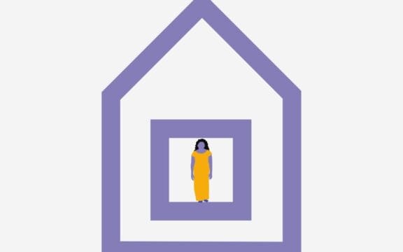 Mujer confinada en su hogar