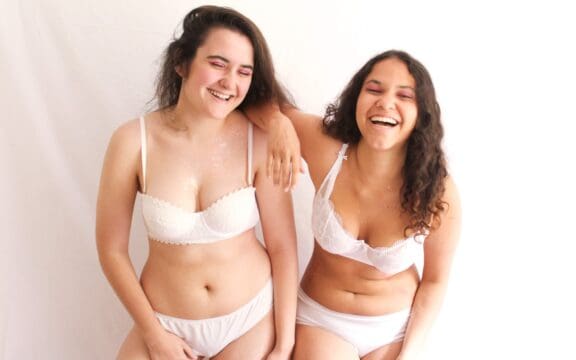 Nazareth Dos Santos y Larissa Pagán, de Sola me gusto