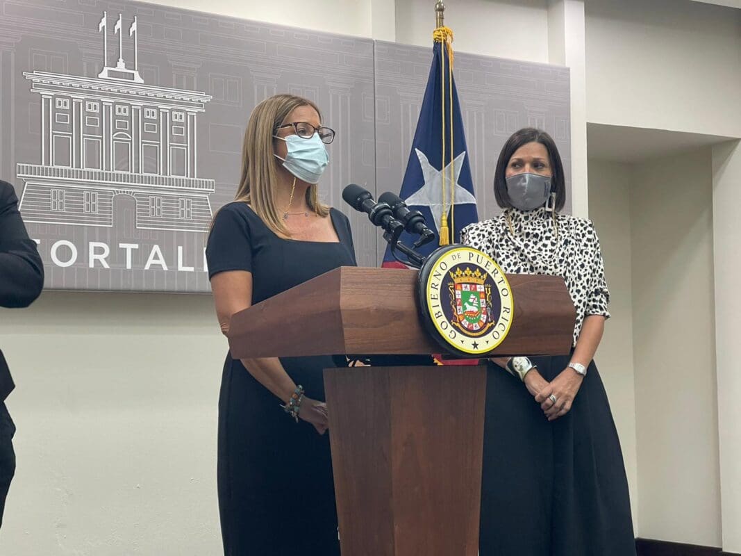 Fiscal Ileana Espada y Carmen González Magaz, secretaria de la Familia