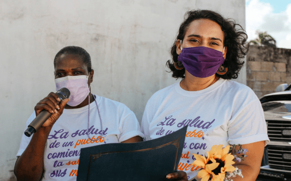 Judith Edwards y Lourdes Inoa Monegro, de Taller Salud.
