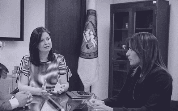 La presidenta del Tribunal Supremo, Maite Oronoz, y la procuradora de las Mujeres, Lersy Boria