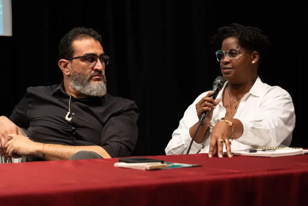 Panel Pobreza, raza y género