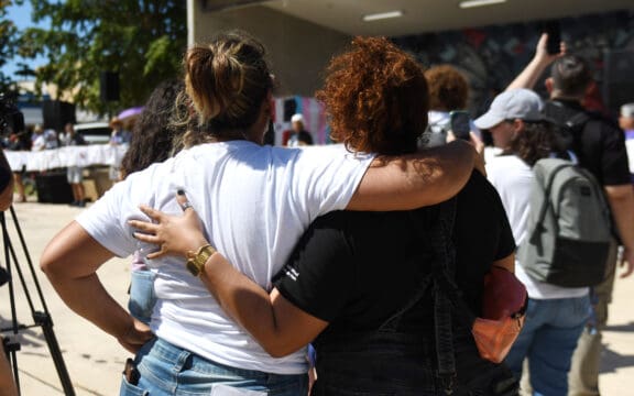 Kilómetro 0 visibiliza las maternidades en duelo con la serie No tiene nombre