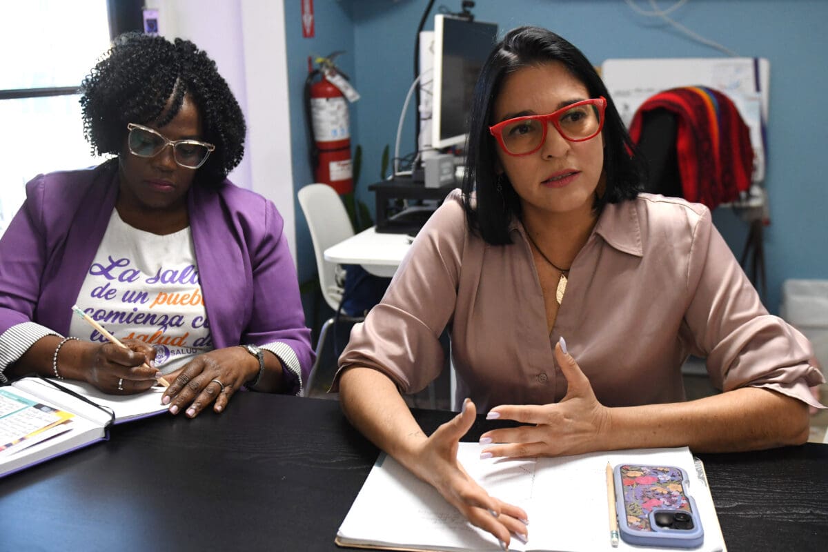 Tania Rosario Mendez, directora ejecutiva de Taler Salud y Aida Judith Edwards, promotora comunitaria de Taller Salud.