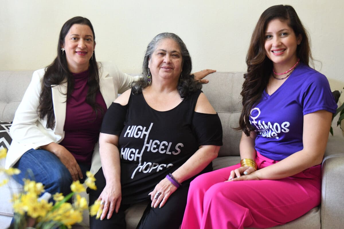 ENTREVISTA A STEPHANIE FIGUEROA FIGUEROA (DIR EJECUTIVA OBSERVATORIO) Y A DEBORA UPEGUI HERNANDEZ (ANALISTA) POR LOS 5 AÑOS DEL OBSERVATORIO DE EQUIDAD DE GENERO. JUNTO A ELLAS, IRMA U LUGO NAZARIO (COORDINADORA). FOTO/ANA MARIA ABRUÑA REYES