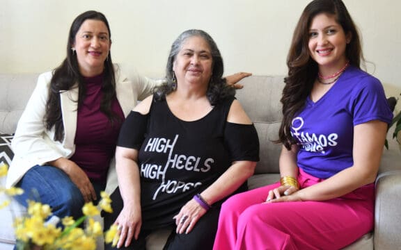 ENTREVISTA A STEPHANIE FIGUEROA FIGUEROA (DIR EJECUTIVA OBSERVATORIO) Y A DEBORA UPEGUI HERNANDEZ (ANALISTA) POR LOS 5 AÑOS DEL OBSERVATORIO DE EQUIDAD DE GENERO. JUNTO A ELLAS, IRMA U LUGO NAZARIO (COORDINADORA). FOTO/ANA MARIA ABRUÑA REYES