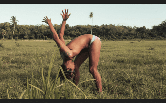 Imagen de la exhibición Poética masculina del negre. En la foto, Juan Carlos Malavé Miller. Foto tomada de la exhibición virtual tipospr.com